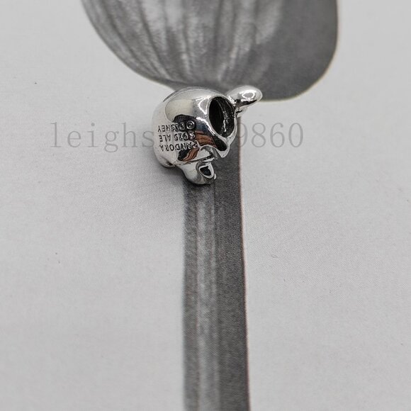 Pandora Minnie Mouse Charm - Picture 2 of 6